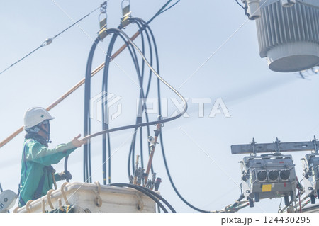 配電線作業 配電工事 配電線作業 配電工事 124430295