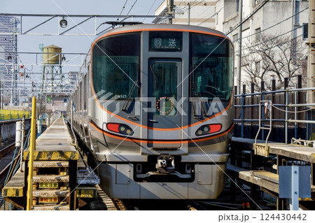 森ノ宮電車区に留置されている大阪環状線車両 森ノ宮電車区に留置されている大阪環状線車両 124430442