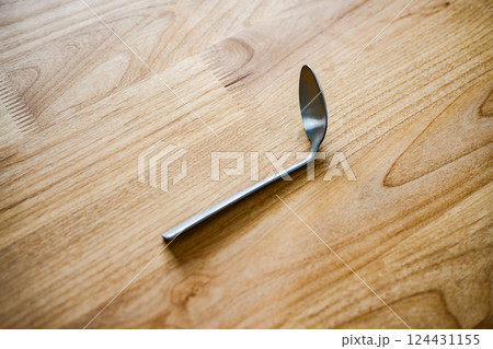 曲がったスプーン 124431155