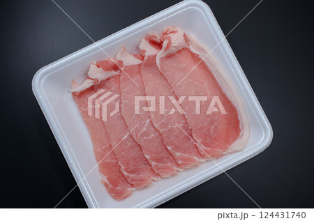 カナダ産生姜焼用豚ロース三元麦豚 124431740