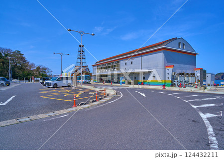 島根県松江市島根町のマリンプラザと駐車場 島根県松江市島根町のマリンプラザと駐車場 124432211