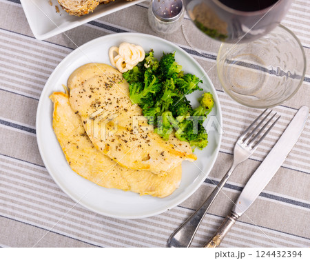 Baked chicken breast with boiled broccoli, dietary low-calorie dish 124432394