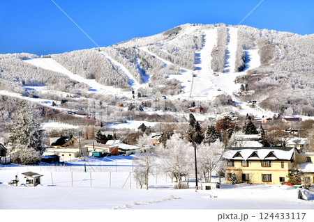 菅平高原／パインビークオオマツゲレンデ方面を望む (長野県上田市) 【2025.3】 124433117