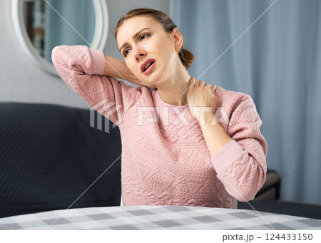 Young woman suffering from neck pain 124433150