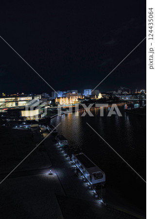 富山県　富岩運河環水公園の綺麗な夜景 124435064