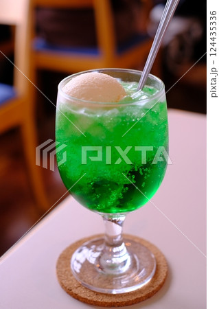 喫茶店のクリームソーダ 124435336