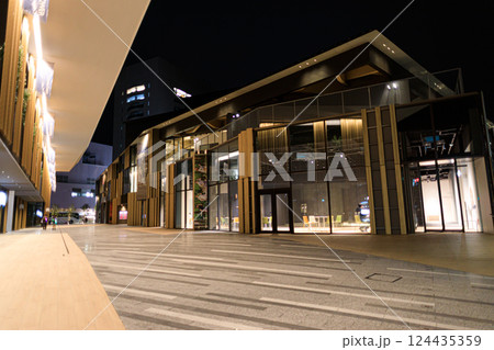 綺麗な建築物夜の風景 124435359