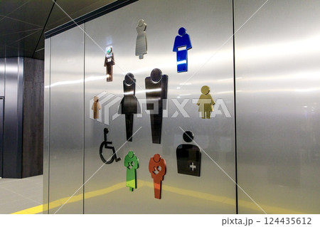 大阪メトロ、夢洲駅にあるオールジェンダートイレのアイコン 124435612