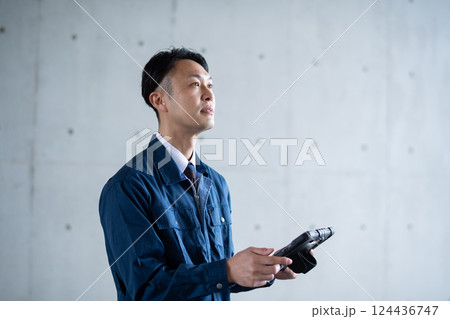 点検作業 124436747