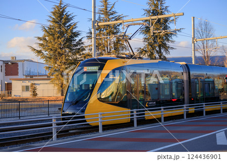 人気の宇都宮ライトラインの姿 124436901