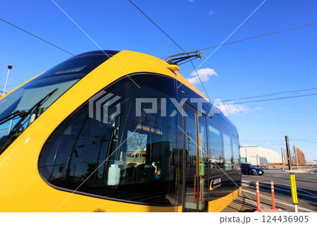 人気の宇都宮ライトラインの姿 124436905