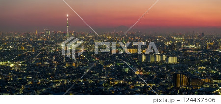 空撮「東京都」ドローンで江戸川上空から東京夕景を撮影 空撮「東京都」ドローンで江戸川上空から東京夕景を撮影 124437306