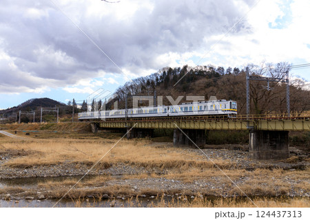 東武鉄道の素敵な鉄橋の風景 124437313
