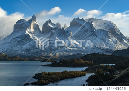 Snow covered peaks of Torres Del Paine and Pehoe Lake Snow covered peaks of Torres Del Paine and Pehoe Lake 124443926