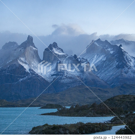Lake Pehoe and peaks of Torres Del Paine 124443982