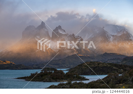 Lake and Peaks of Torres Del Paine in sunlight 124444016