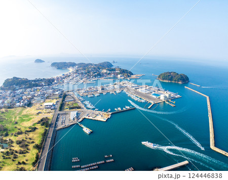 篠島港に入港する高速船(愛知県) 篠島港に入港する高速船(愛知県) 124446838