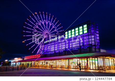 ライトアップされた刈谷ハイウェイオアシス　伊勢湾岸自動車道 124447784