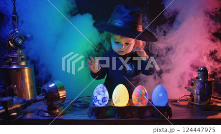 魔法の蒸気に包まれた輝く卵 魔法の蒸気に包まれた輝く卵 124447975