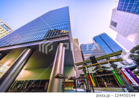 日本の東京都市景観 虎ノ門琴平タワーや金刀比羅宮などを望む。(画面左奥方向に虎ノ門ヒルズ駅) 日本の東京都市景観 虎ノ門琴平タワーや金刀比羅宮などを望む。(画面左奥方向に虎ノ門ヒルズ駅) 124450144