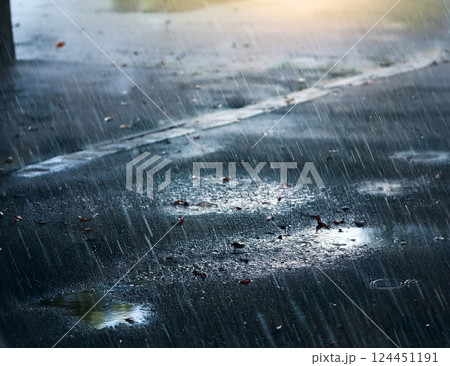 雨の日の風景 124451191