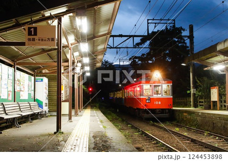 静寂の宮ノ下駅 124453898