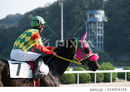 競馬の風景 124454156