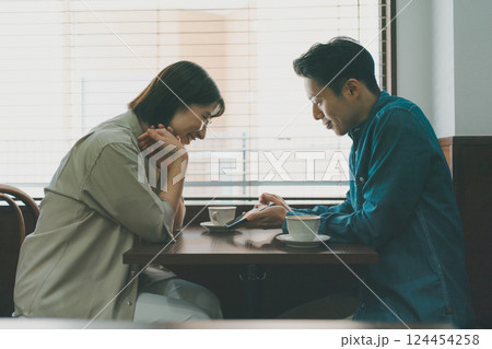 coffee shop 124454258