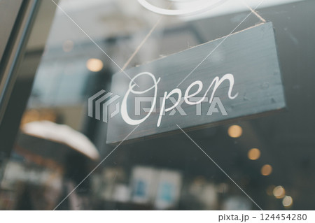 coffee shop 124454280