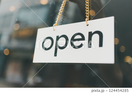 coffee shop 124454285