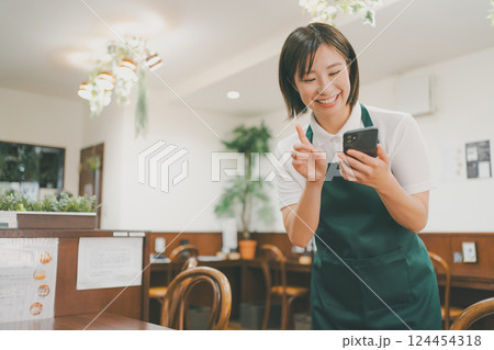 coffee shop 124454318