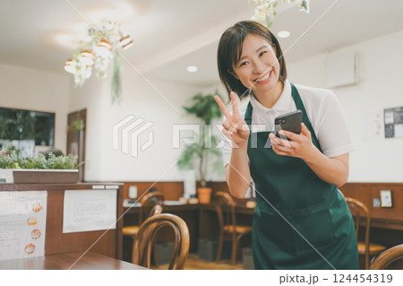 coffee shop 124454319