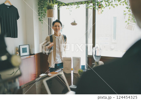 coffee shop 124454325
