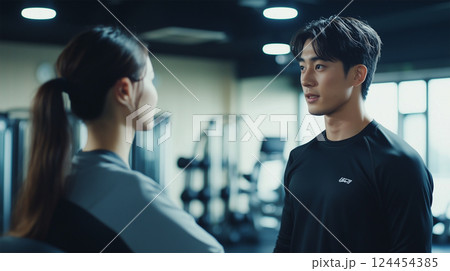 日本人トレーナーのフィットネスジム 日本人トレーナーのフィットネスジム 124454385