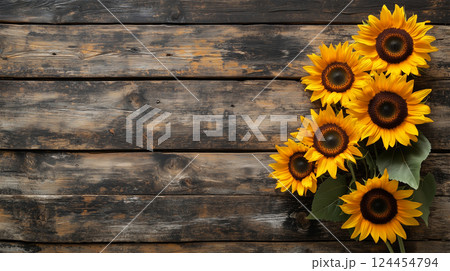 ひまわりの花束とヴィンテージ調の木製背景 ひまわりの花束とヴィンテージ調の木製背景 124454794