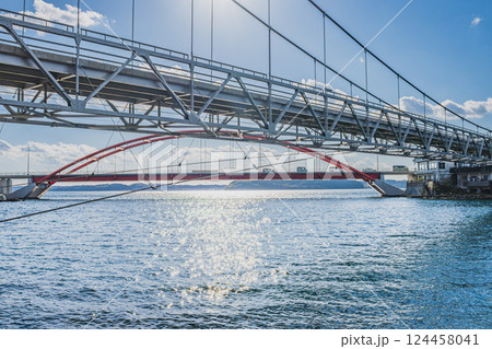 浜松市にある猪鼻湖神社周辺の瀬戸橋と新瀬戸橋の風景(静岡県) 124458041