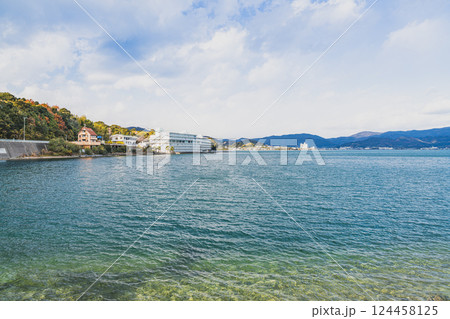 浜松市にある猪鼻湖とホテルの風景(静岡県) 浜松市にある猪鼻湖とホテルの風景(静岡県) 124458125
