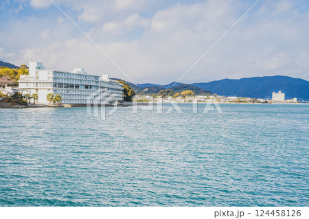 浜松市にある猪鼻湖とホテルの風景(静岡県) 124458126