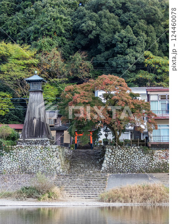 秋の川湊灯台の見える景色 秋の川湊灯台の見える景色 124460078