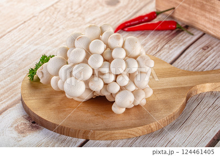 Raw asian mushrooms buna shimeji Raw asian mushrooms buna shimeji 124461405