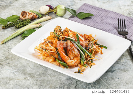 Pad Thai - noodle with prawn Pad Thai - noodle with prawn 124461455