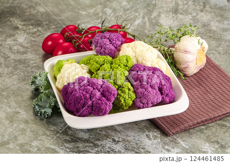 Raw cauliflower different colors heap Raw cauliflower different colors heap 124461485