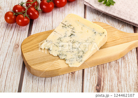 Blue cheese with mold over board Blue cheese with mold over board 124462107