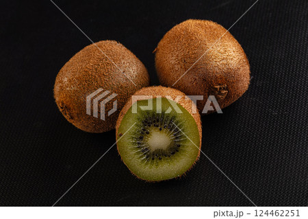 Sweet juicy Kiwi fruit slice 124462251