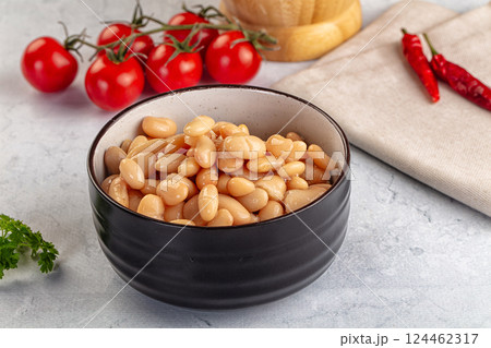 Canned white beans in the bowl 124462317