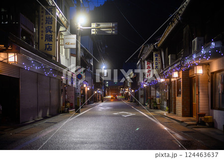 夜の郡上市 124463637