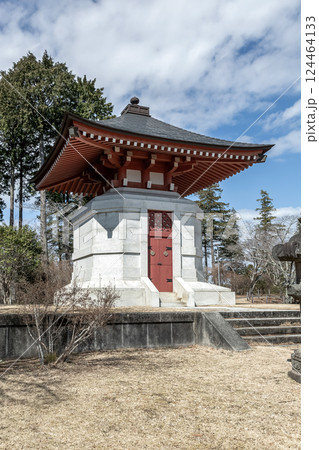 久昌寺本堂裏の高台にある義公廟【茨城県常陸太田市】 124464133