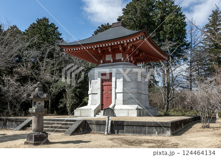 久昌寺本堂裏の高台にある義公廟【茨城県常陸太田市】 124464134