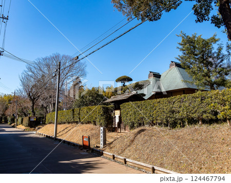 古き良き日本の街並みが残る、佐倉市の武家屋敷通りの景色 古き良き日本の街並みが残る、佐倉市の武家屋敷通りの景色 124467794