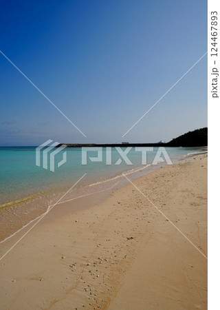 波照間島の美しい海とさわやかな空 124467893